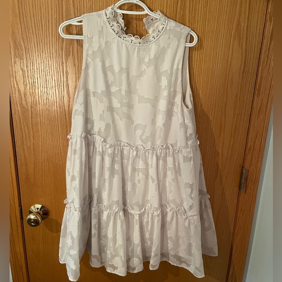 White Floral Altar’d State Dress🌸 - Picture 2 of 6